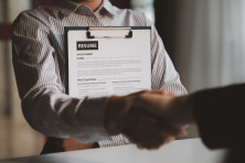 Sell Yourself with Storytelling thumbnail